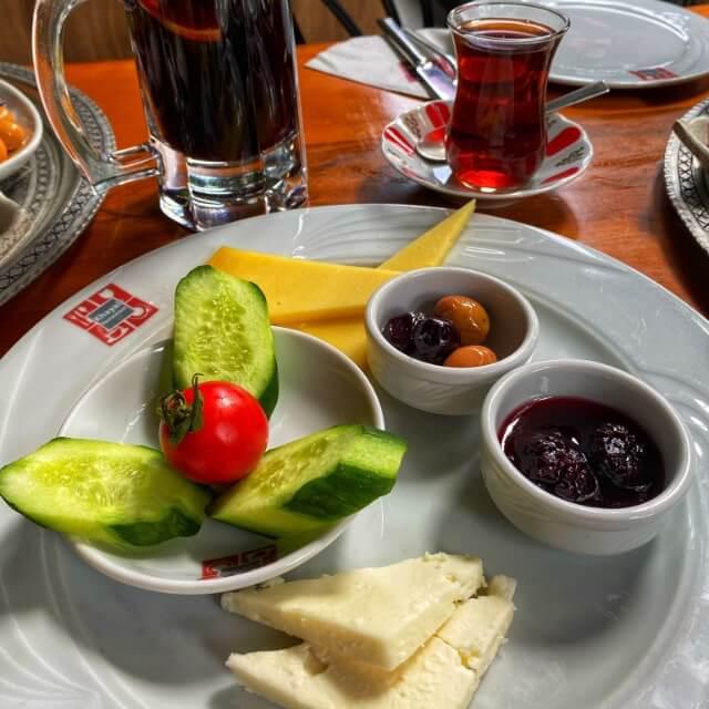 PRATİK KAHVALTI
